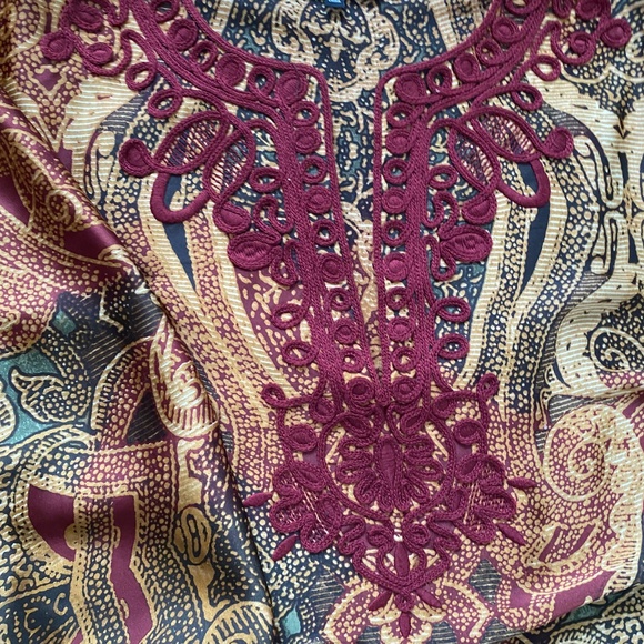 Jones New York woman size 1X satin like tunic top - Picture 5 of 9